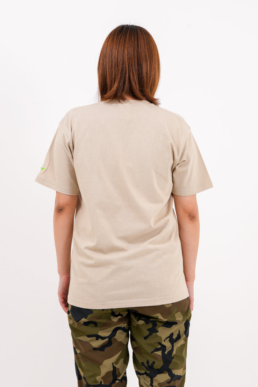 エッセンシャル エンブロ Tシャツ (サンド)