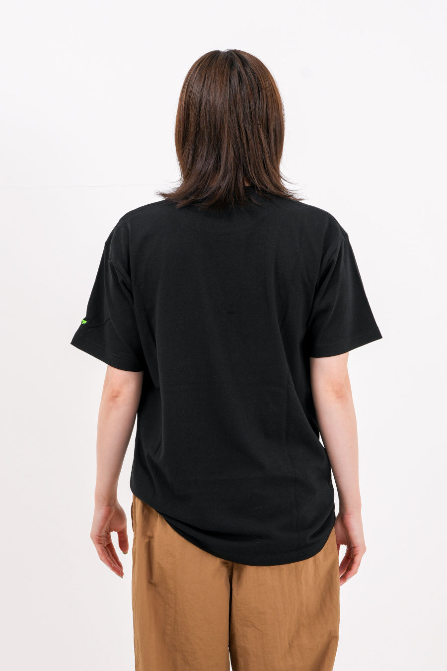 エッセンシャル エンブロ Tシャツ (ダークブラック)