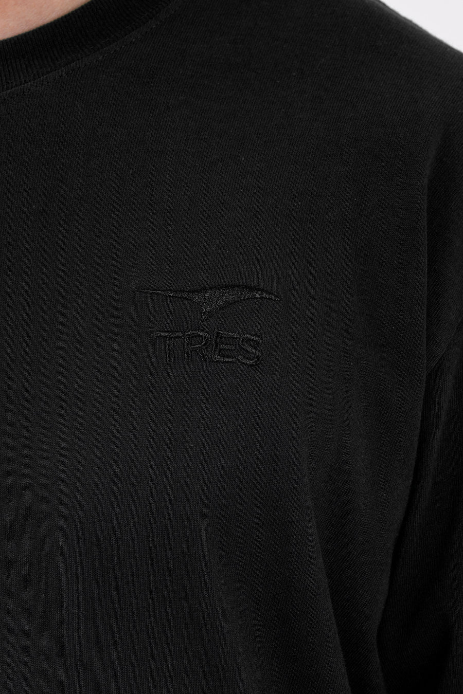 エッセンシャル エンブロ ロングTシャツ (ダークブラック)