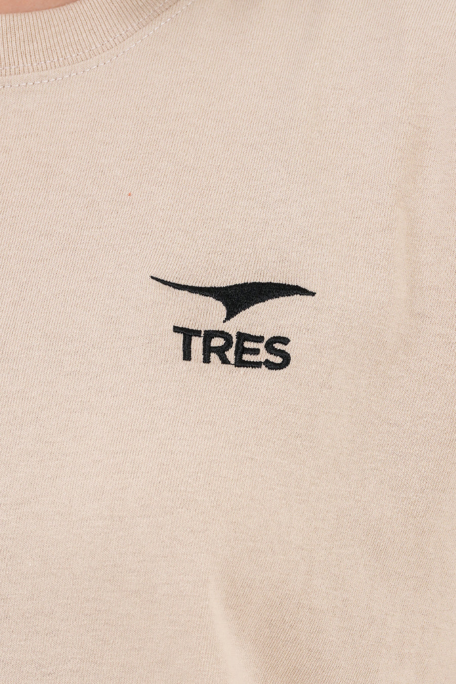 エッセンシャル エンブロ Tシャツ (サンド)
