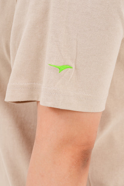 エッセンシャル エンブロ Tシャツ (サンド)