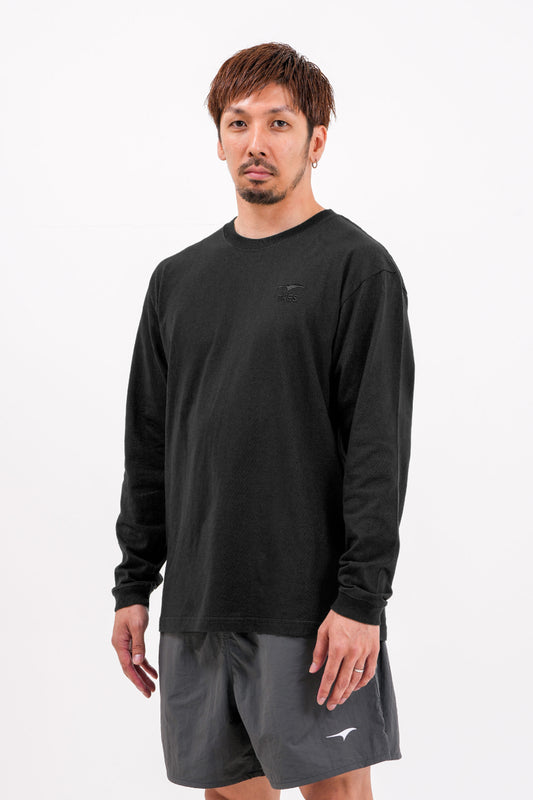 エッセンシャル エンブロ ロングTシャツ (ダークブラック)