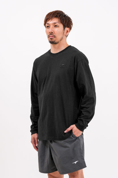 エッセンシャル エンブロ ロングTシャツ (ダークブラック)