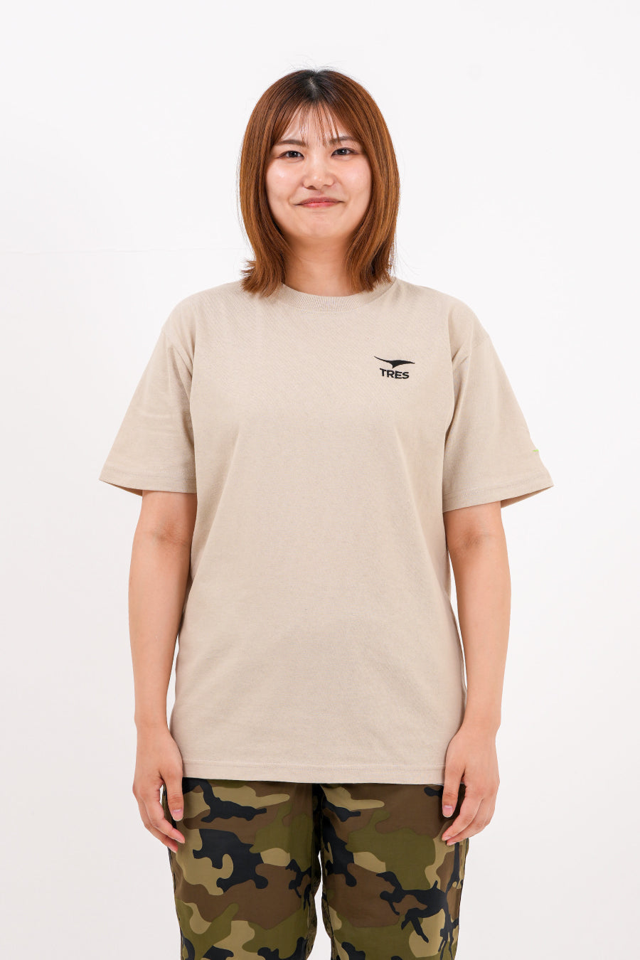 エッセンシャル エンブロ Tシャツ (サンド)