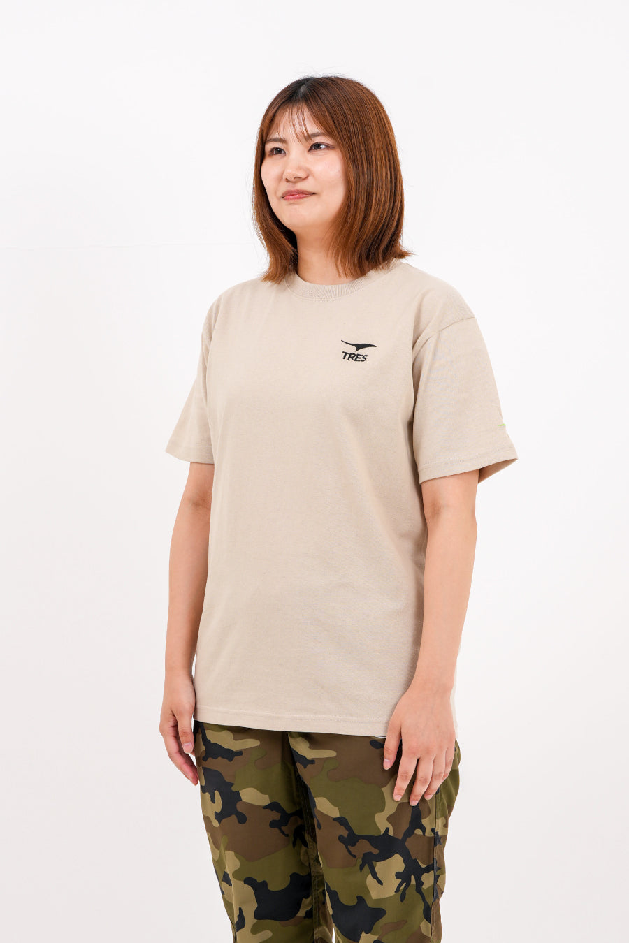 エッセンシャル エンブロ Tシャツ (サンド)
