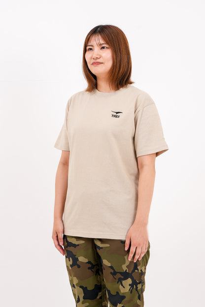 エッセンシャル エンブロ Tシャツ (サンド)